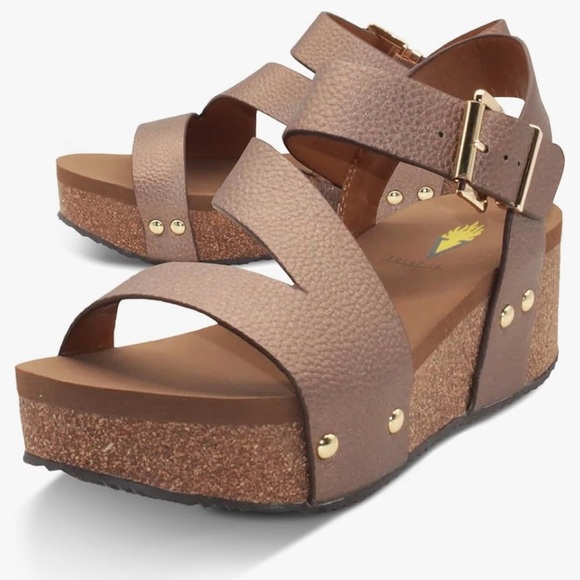 Volatile Shoes - Volatile Biloxi Bronze Size 8 Sandals Foam Over Cork Sole Brass Nailhead GUC